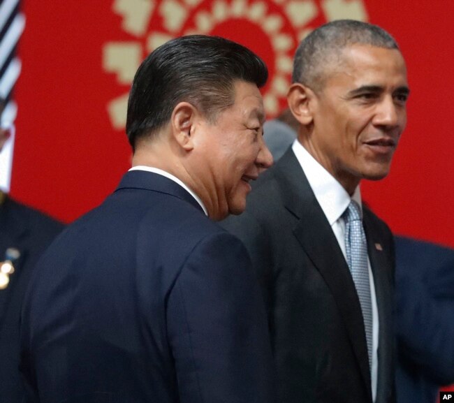 资料照：美国总统奥巴马与中国领导人习近平在秘鲁出席亚太经合组织峰会期间会面。（2016年11月20日）