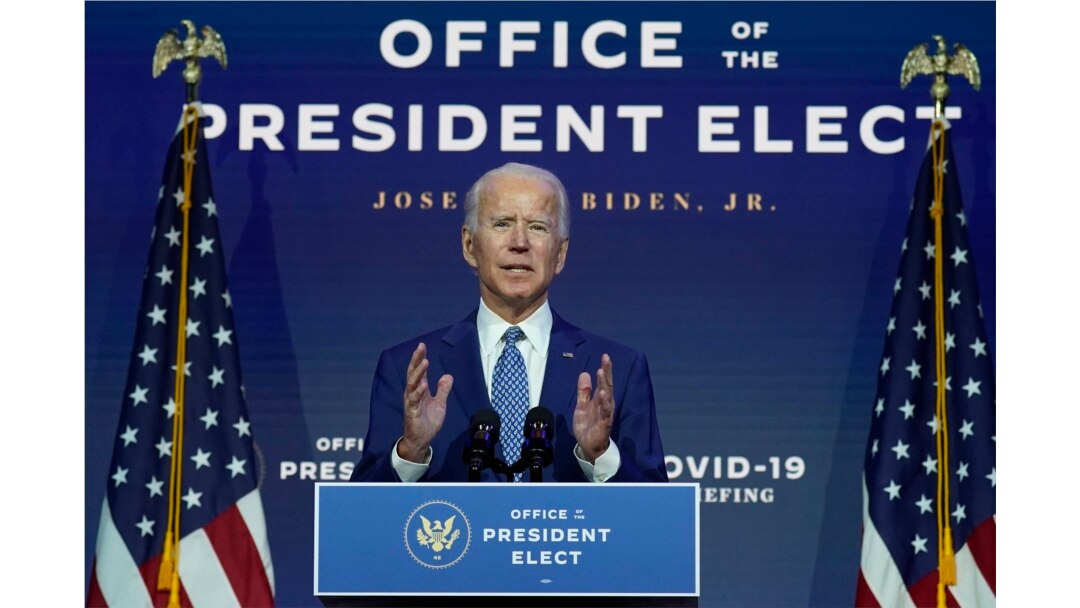 Presiden terpilih Joe Biden di teater The Queen, Wilmington, Delaware, 9 November 2020. (Foto AP / Carolyn Kaster)