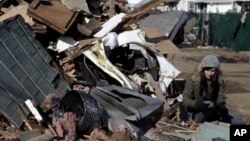 Julie Traina tries to recover some personal items from the destroyed home of her parents in the Staten Island borough of New York, November 2, 2012. 