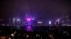 Hong Kong recibe el 2020 con despliegue de luces y protestas