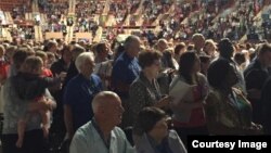 Some delegates inside the mail hall in Harrisburg, Pennyslvania, USA. (Photo: Mennonite Conference 2015)