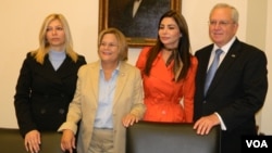 Taihanny Pisani -esposa del prisionero político venezolano, general Delfín Gómez Parra-, la congresista Ileana Ros-Lehtinen, el embajador Otto Reich y la jueza venezolana Yuri Lopez en la apertura del evento.