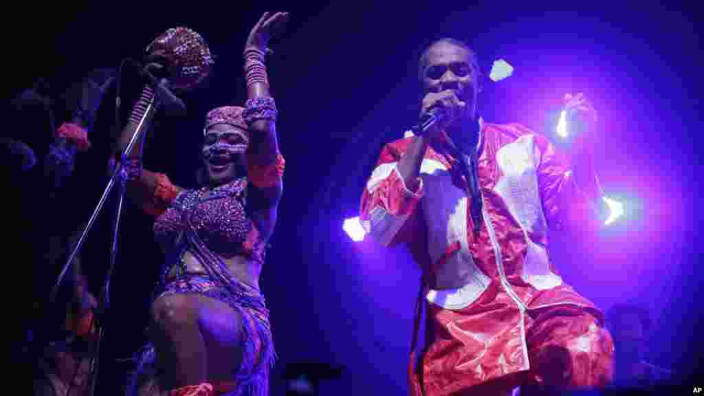 Shi ma Femi Kuti, dan marigayi Fela Anikulapo Kuti, na daga cikin mawakan da suka burge jama&#39;a lokacin bukin tunawa da marigayi Fela Anikulapo Kuti a Lagos, ran litinin 19 Oktoba, 2015.