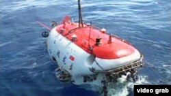 Tàu ngầm Giao Long được hạ thủy.