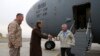سفیر آمریکا در افغانستان از هیگل استقبال کرد
