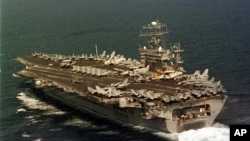 Le porte-avion de l'armée américaine USS Nimitz (file photo), (AP Photo/Enric Marti).