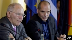  Министры финансов Германии и Греции Вольфганг Шойбле и Янис Варуфакис