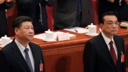 出现在北京两会主席台上的习近平和李克强