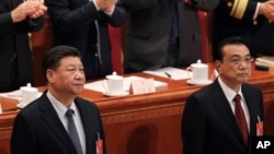 资料照：中国领导人习近平、总理李克强在中国人大会议上。（2019年3月5日）