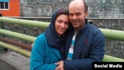 ندا شبانی، شهروند بهایی در کنار همسر خود بیوک آقائی پس از آزادای از زندان