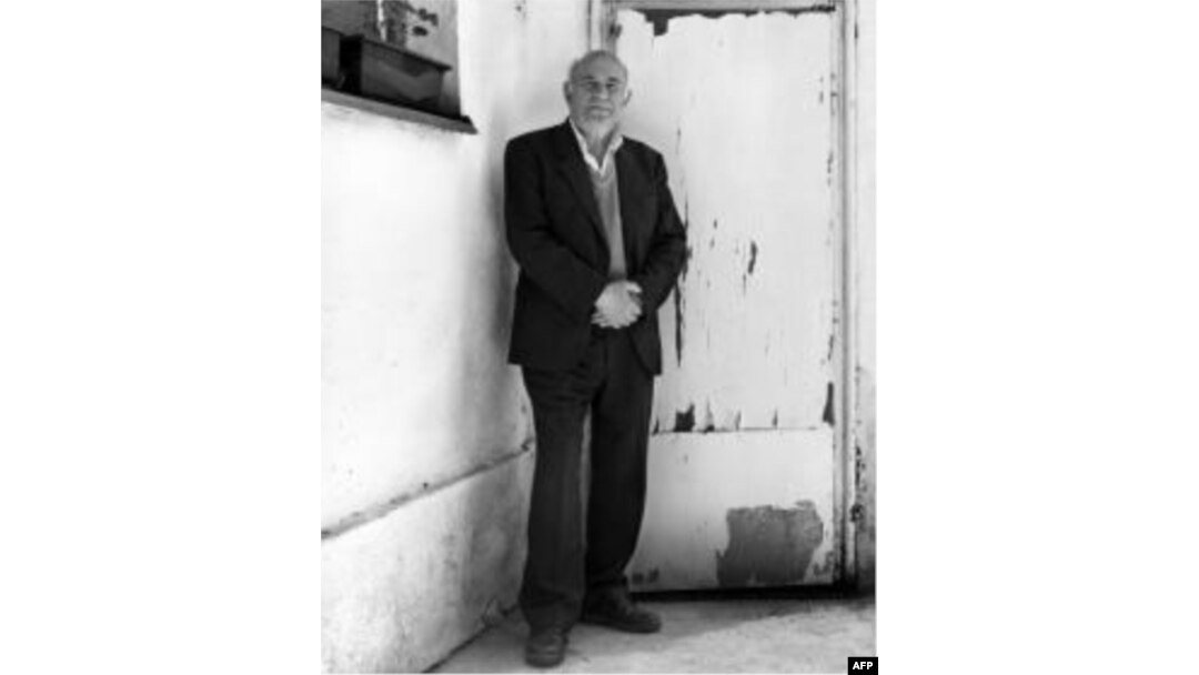 Basri Hasaniy qo’shnisi, yaqin do’sti Moshe Rubenovichni uyiga olgan, natsistlarga qarshi kurashgan. Yordamga muhtoj kishilar uchun eshigim ochiq, deydi u.