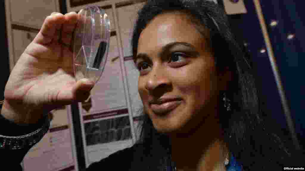 Eesha Khare criou um novo tipo de super carregador de energia que pode carregar baterias muito rápido