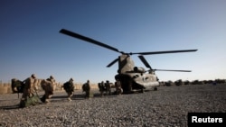 FILE - Canadian army soldiers board a CH-47 Chinook helicopter as they leave Kandahar province, southern Afghanistan, June 18, 2011. Canada announced Monday that helicopters and support troops would be sent on a peacekeeping mission to Mali.