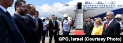روز جمعه دفتر نخست وزیر اسرائیل این عکس را از ورود نتانیاهو به برزیل منتشر کرد.