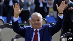 Uzbekistan's President Islam Karimov greets people during the festivities marking the Navruz holiday in Tashkent, March 21, 2015.