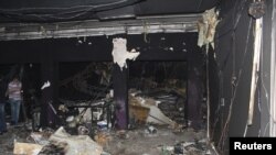 El siniestro comenzó después que un músico encendió una luz de bengala que prendió fuego al material de aislamiento acústico de la discoteca.