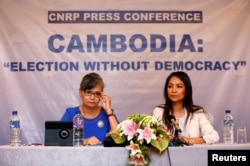 Vice President of the Cambodia National Rescue Party (CNRP), Mu Sochua (L) and CNRP's Deputy Director for Foreign Affairs, Monovithya Kem (R), hold a press conference in Jakarta, Indonesia, July 30, 2018.