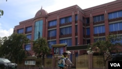 National Bank of Cambodia along Norodom Boulevard, Phnom Penh, Cambodia on August 8, 2015. (Ouch Nida/ VOA Khmer)