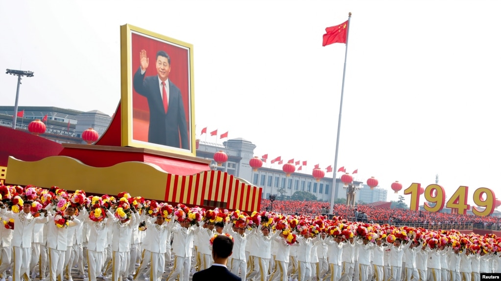 Hình ảnh Tập Cận Bình được tung hô trong lễ duyệt binh mừng Quốc khánh Trung Quốc