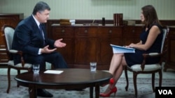 Petro Poroshenko "Amerika Ovozi"ning Ukraina xizmati bilan suhbatda
