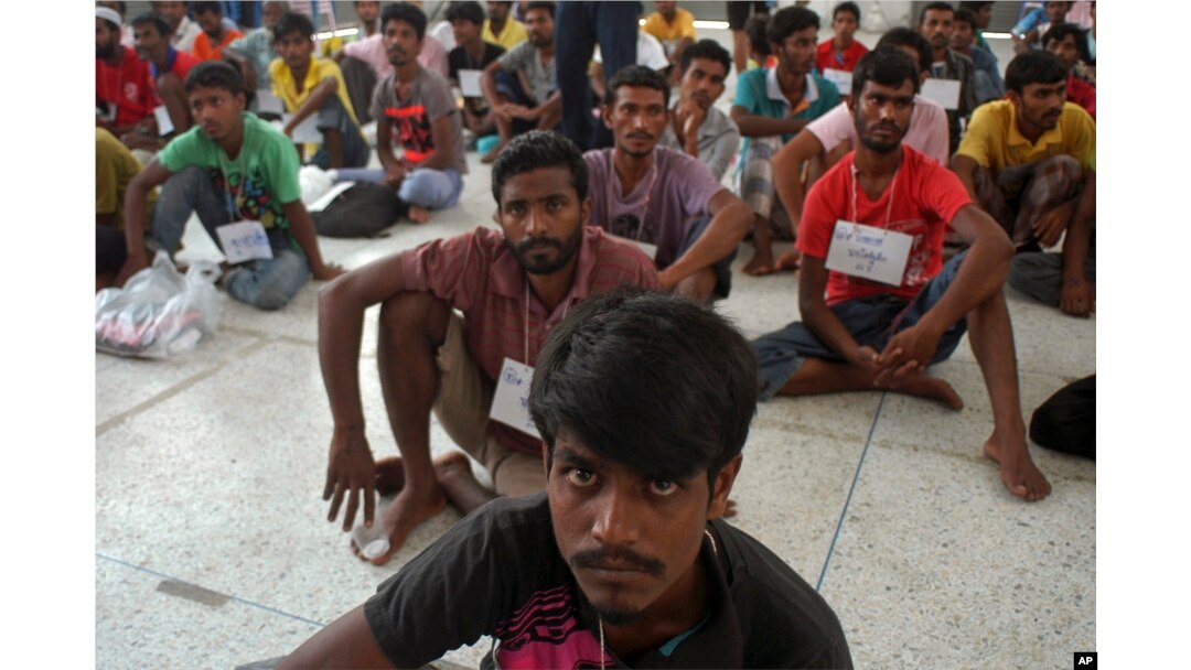 Rohingya migrants sit on the floor at the authority's district office of Rattaphum, Songkla province, southern Thailand, as they were found abandoned in Khao Kaew mountain near the Thai-Malaysia border, May 9, 2015.