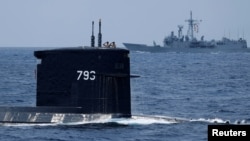The Hai Lung SS-793 diesel-electric submarine emerges from underwater during a during a drill near Yilan naval base, Taiwan, April 13, 2018.