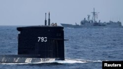 TƯ LIỆU: Tàu ngầm Hải Long SS-793 chạy bằng diesel-điện trồi lên mặt nước trong một cuộc diễn tập gần căn cứ hải quân ở huyện Nghi Lan, Đài Loan, ngày 13 tháng 4, 2018.