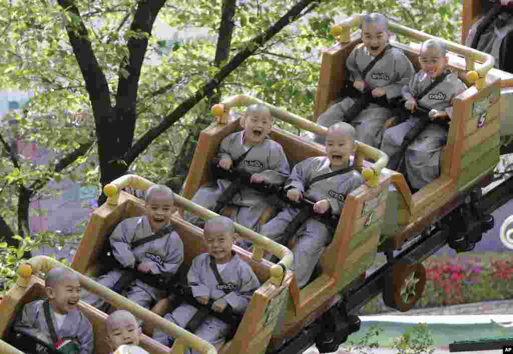 پارک تفریحی در یونگین در کره جنوبی و آمادگی برای جشن&zwnj;های مربوط به سالگرد تولد بودا