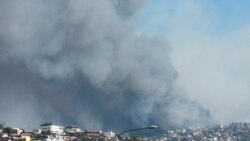 Así se veían las columnas de humo ascendiendo de los cerros de Valparaíso, Chile, el 24 de diciembre de 2019.