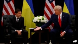 Tổng thống Donald Trump trong cuộc gặp với người đồng nhiệm Ukraine Volodymyr Zelenskiy hôm 25/9 ở New York.