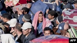Egipatske, tuniske i libijske izbeglice iščekuju evakuaciju na libijsko-tuniskoj granici