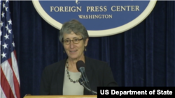 美国内政部部长莎莉•朱厄尔6月26日在华盛顿外国记者中心