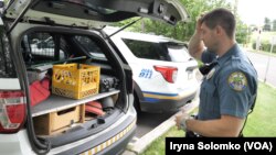 Фото: У багажному відділенні машини американського поліцейського є все додаткова зброя та захист