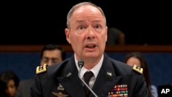 Kepala Badan Keamanan Nasional Amerika (NSA), Keith Alexander, mengatakan bahwa program pengintaian AS mencegah lebih dari 50 serangan teroris (foto: dok).
