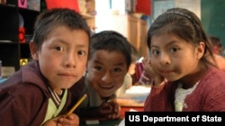 Niños escolares de Santa Cruz del Quiché, Guatemala. Su escuela participa en proyectos de educación de USAID, organización cuyo presupuesto de ayuda al exterior el presidente Trump ha propuesto cortar en un 65 por ciento.