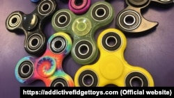 "Fidget spinner" dinyatakan sebagai mainan anak yang berbahaya (foto: ilustrasi).