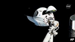 ຈຸບິນຂອງ SpaceX Crew Dragon ທີ່ເຫັນໃນພາບ, 03 ມີນາ 2019 ທີ່ມີຄວາມຍາວ 20 ແມັດ ຈາກສະຖານີອາວະກາດນາໆຊາດ ຮາໂມນີ.