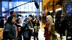 Campaign manager Kellyanne Conway (R) speaks with reporters as she arrives at Republican president-elect Donald Trump's Trump Tower in New York, Nov. 13, 2016. Conway's name is among those mentioned for a top post in a Trump administration.