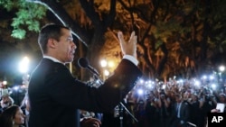 Una multitud de venezolanos se congregaron en Buenos Aires, Argentina para respaldar a Juan Guaidó.