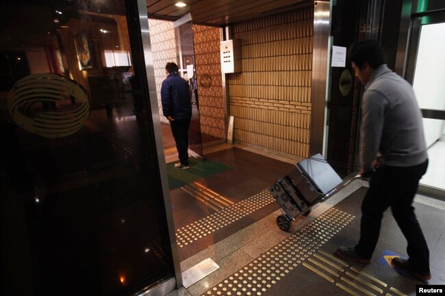 An employee of the Korean Broadcasting System (KBS) transports computers on a trolley at KBS's main building in Seoul, March 21, 2013. A hacking attack that brought down three South Korean broadcasters and two major commercial banks was identified by most commentators as Pyongyang flexing its muscles as military tensions on the divided peninsula skyrocket.