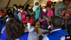 Haitianët e deportuar priten nga organizata e OKB-së për emigracionin IOM