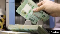 هر دلار آمریکا روز پنجشنبه ۲۳ دی در بازار غیر رسمی با حدود ۳۱۵۰۰ پوند لبنان مبادله شد.