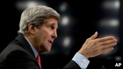 Menteri Luar Negeri AS John Kerry bersaksi di depan Kongres di Washington (25/2). (AP/Carolyn Kaster)