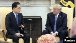 Giám đốc an ninh quốc gia Hàn Quốc thông báo vắn tắt cho Tổng thống Mỹ về vấn đề Triều Tiên, 8/3/2018. 
