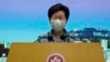 香港特首林鄭月娥在記者會上在聽記者提問題。她宣佈推遲發表《施政報告》。（2020年10月12日）