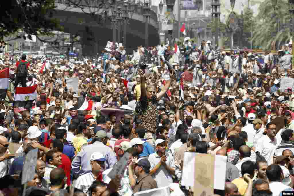 Supporters of deposed Egyptian President Mohamed Morsi shout slogans and wave Egyptian flags during a protest outside Al-Fath Mosque in Ramses Square, in Cairo, August 16, 2013.