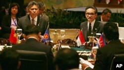 東盟國家外長會議在印尼巴厘島舉行﹐就會員國與中國的南中國海爭端找到解決方案。