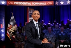 U.S. President Barack Obama holds a town hall meeting with members of the military community hosted by CNN's Jake Tapper at Fort Lee in Virginia, Sept. 28, 2016.