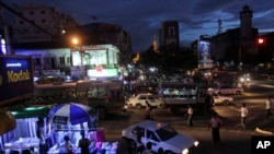 ရန်ကုန်မြို့လည်ကောင်က လမ်းဘေးဈေးဆိုင်များ