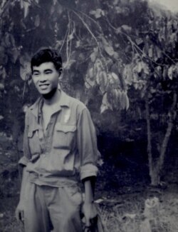 Nguyễn Thanh Bình tại Buôn Mê Thuột năm 1973. (Hình tư liệu Đinh Quang Anh Thái)